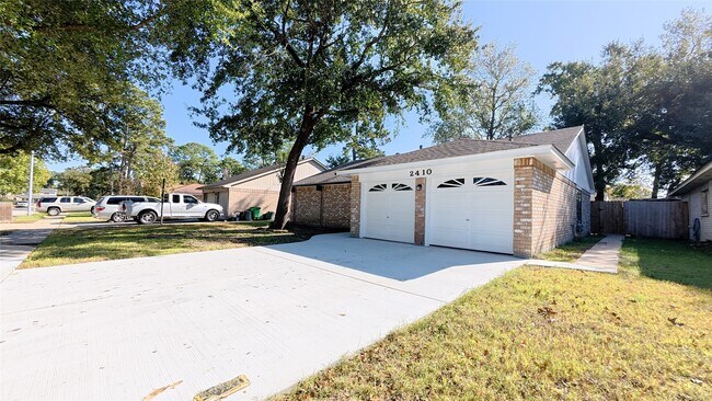 Foto del edificio - 2410 Goldspring Ln