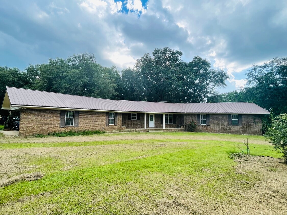 1245 Cliff Seckenger Rd, Glennville, GA 30427 House Rental in