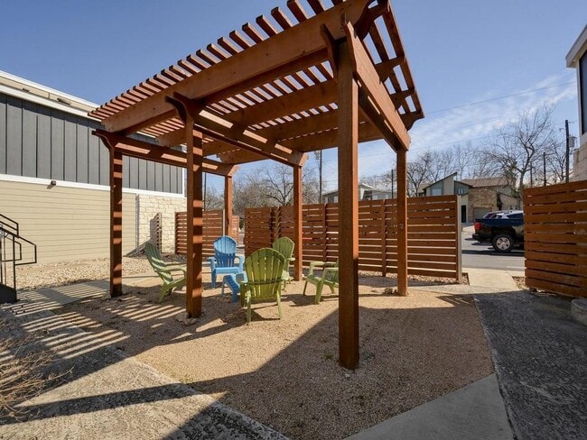 Building Photo - 2512 Durwood St
