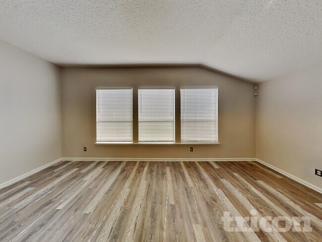 Building Photo - 13698 Devan Lee Dr N