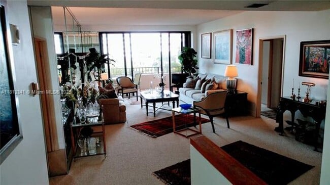 Foto del edificio - 251 Crandon Blvd