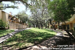 Foto del edificio - 8642 Fredericksburg Rd