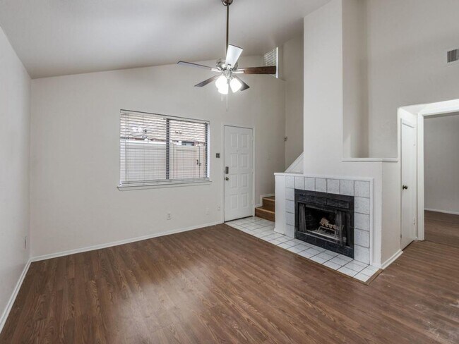 Foto del edificio - Newly Renovated Two Bedroom Condo in Carrollton!