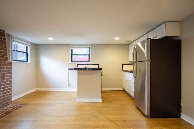 Building Photo - Adorable & Cozy NW 1 Bdr w/Fireplace + Hardwoods!