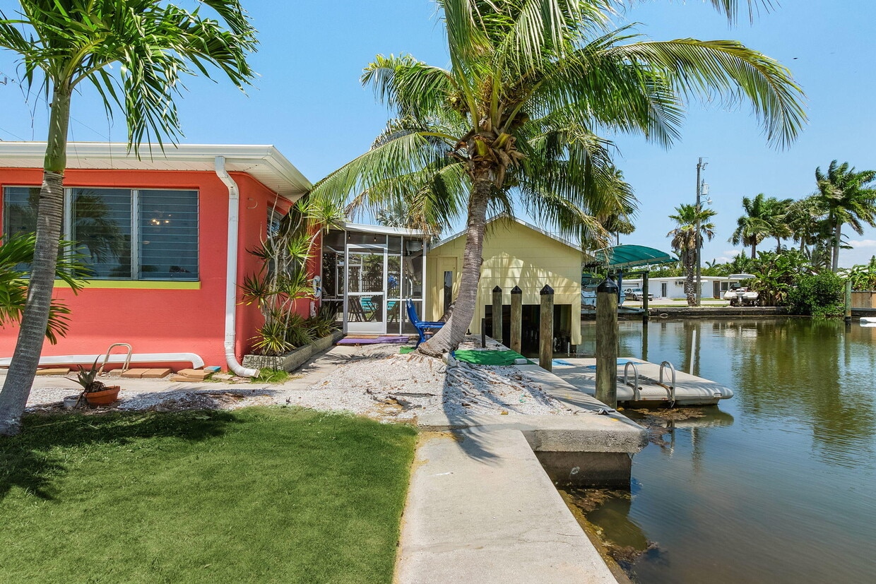 2613 First St, Matlacha, FL 33993 House Rental in Matlacha, FL