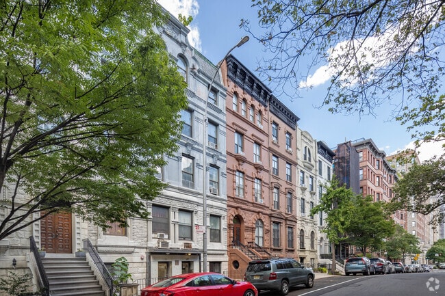 Building Photo - 127 W 81st St