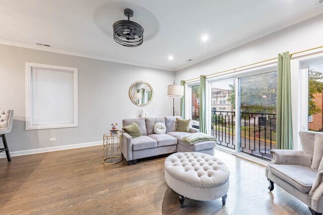 Foto del edificio - 4634 S Langley Ave