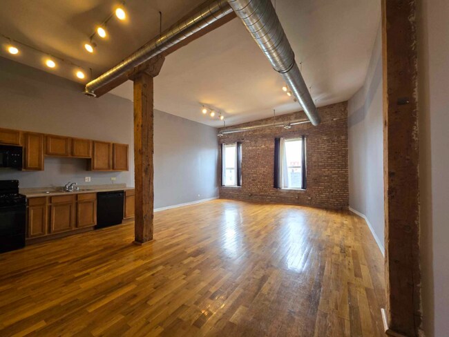 Building Photo - 1822 S Bishop St