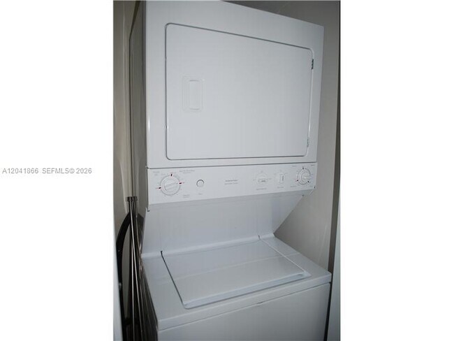 Foto del edificio - 2740 SW 28th Terrace