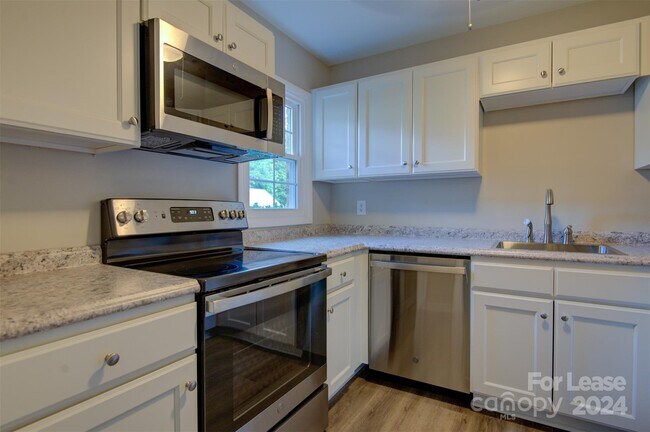 Building Photo - 4615 Coronado Dr