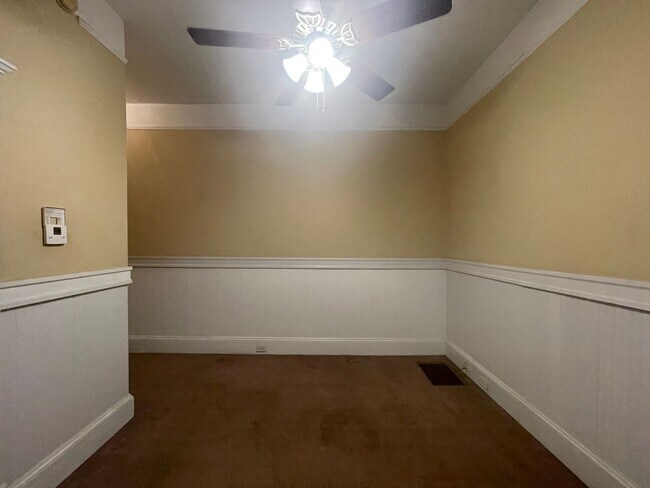 Building Photo - One Bedroom Apartment on Desirable Magnoli...