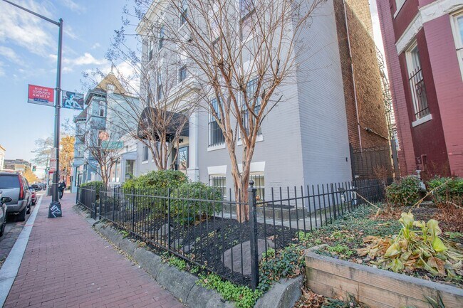 Foto del edificio - Lovely 1 BR/1 BA Condo in Dupont Circle!