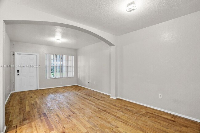 Building Photo - 1008 Belmont Ln