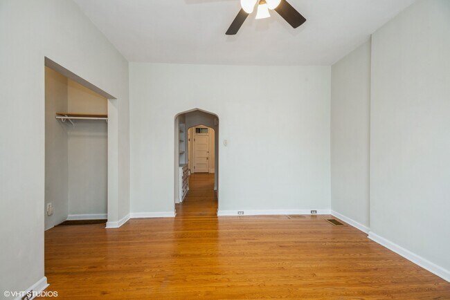 Building Photo - 1642 W Berwyn Ave
