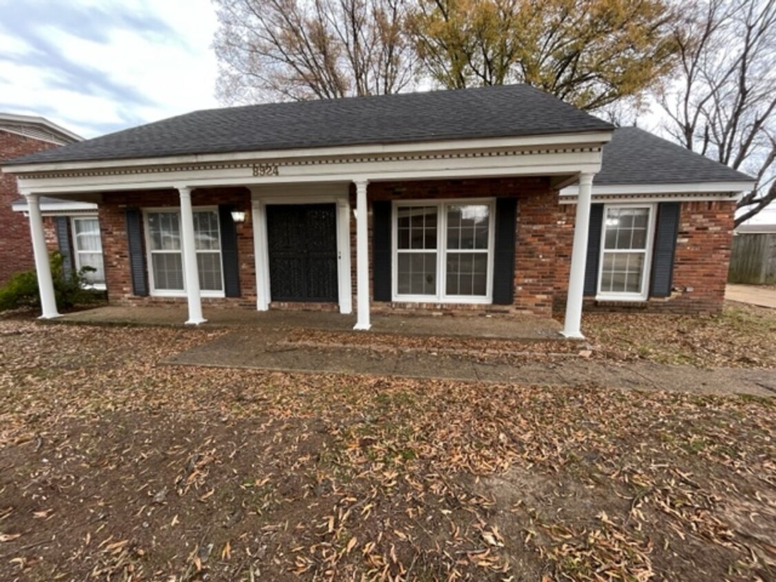 Primary Photo - Renovated 4 Bedroom 2 Bath Home with Carpo...