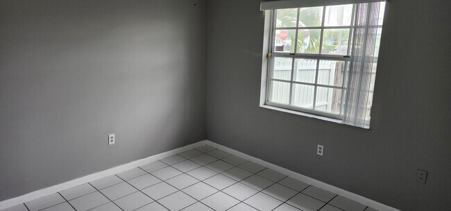 Foto del edificio - 4725 SW 143rd Ave