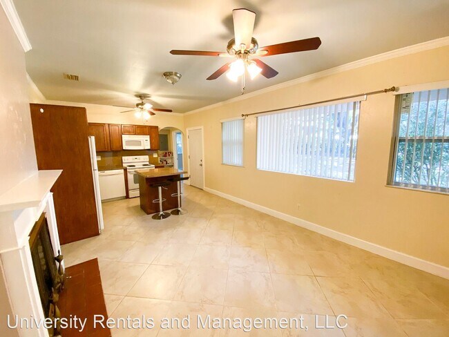 Building Photo - 4 br, 3 bath House - 2124 NW 7th Place