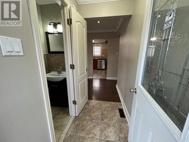 Photo du bâtiment - 131 Alicewood Ct