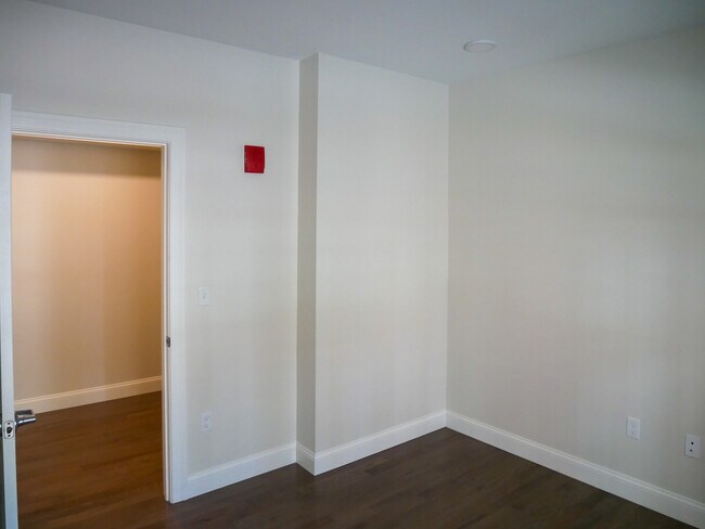 Foto del edificio - 39 Herrick Rd