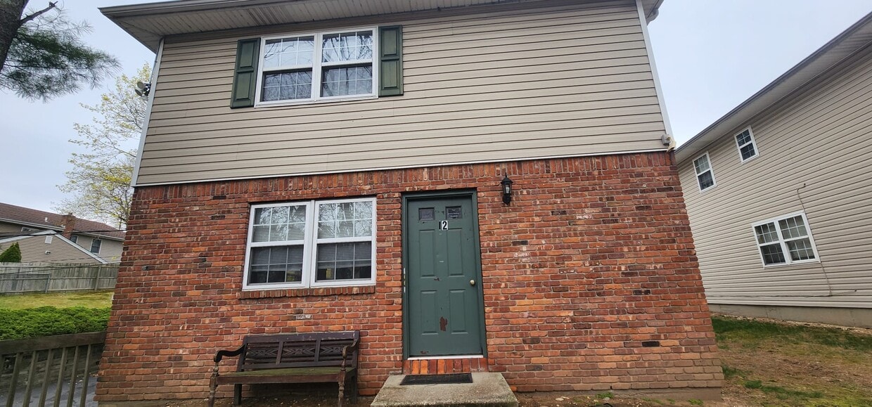 Building Photo - 12 Greenlawn Rd