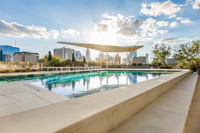 Foto del edificio - 800 Embassy Dr