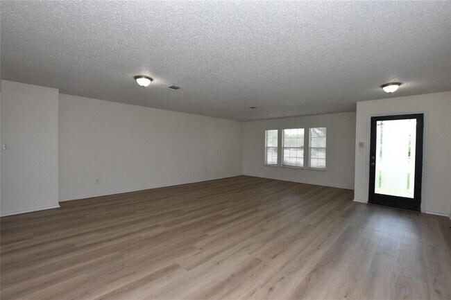 Foto del edificio - 17701 Dansworth Dr