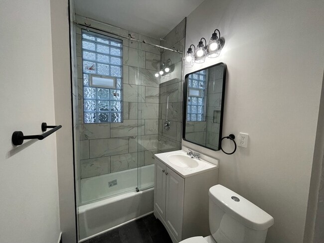 Foto del edificio - Remodeled Eastside Lower Duplex 4 Bed/1 Bath