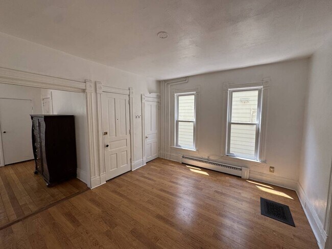 Foto del edificio - 1034 E Johnson St