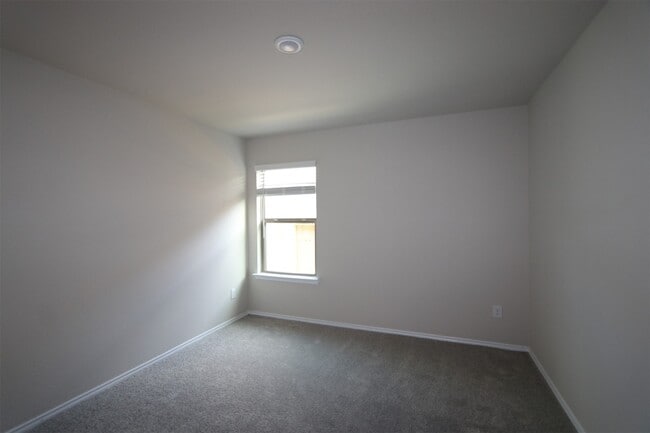 Building Photo - 2015 Levant Ln