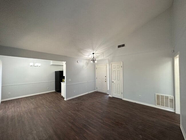 Foto del edificio - 5601 Purple Sage Dr