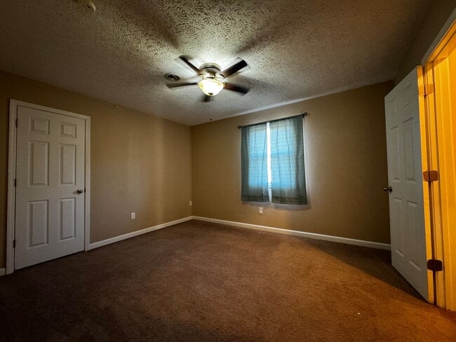 Building Photo - 15520 Tate Ln