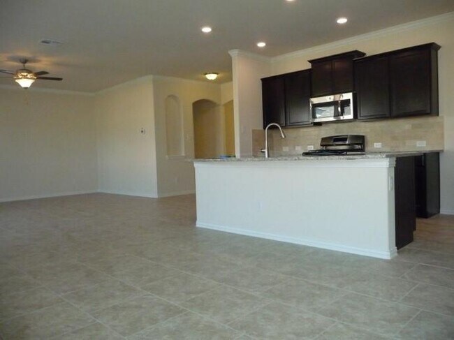 Foto del edificio - 2504 Rough Berry Rd