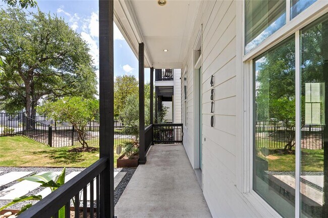 Foto del edificio - 4810 Springdale Rd