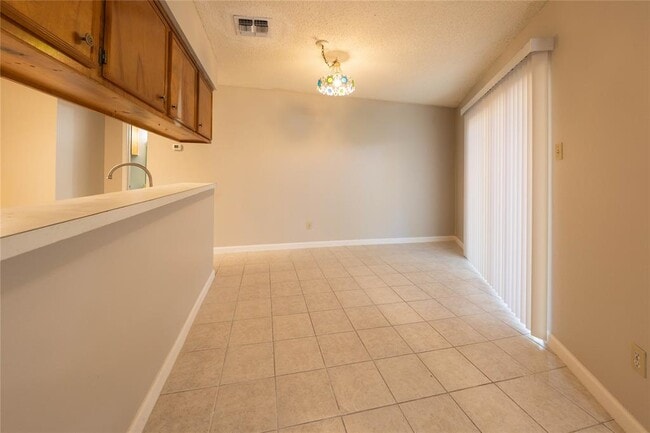 Foto del edificio - 11 Deerfield Dr