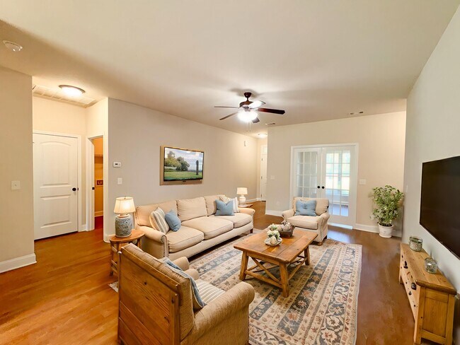 Building Photo - 314 Tryon Pl