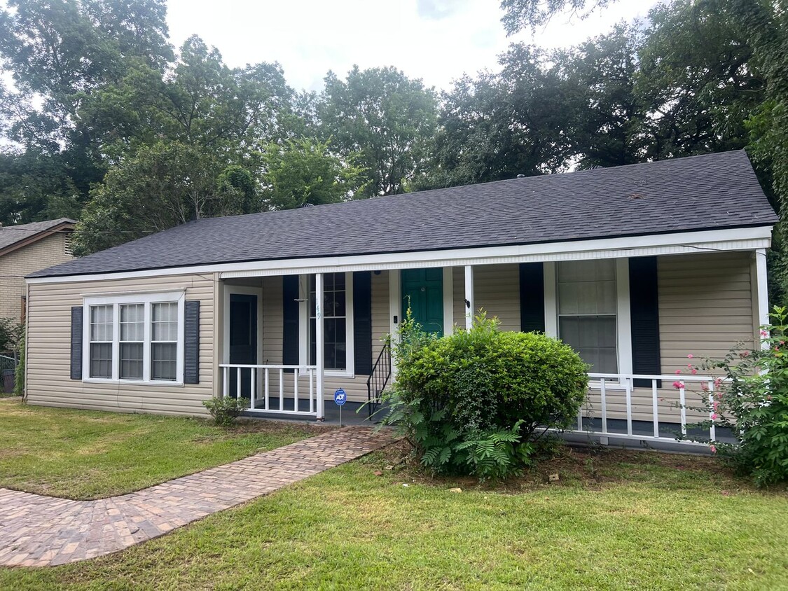 Primary Photo - PERFECT STARTER HOME IN BROADMOOR