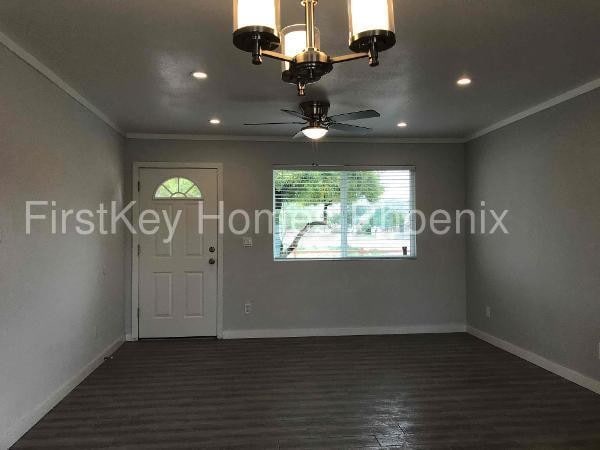 Building Photo - 2139 E Larkspur Dr