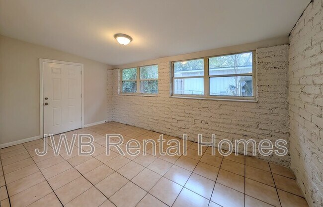 Foto del edificio - 1023 Le Brun Dr