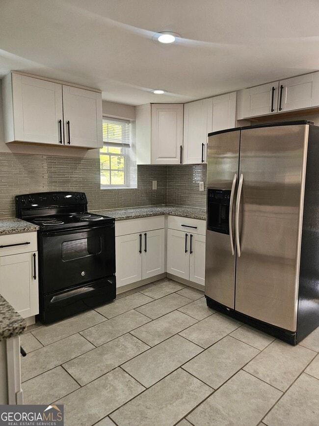 Building Photo - Beautiful Bungalow