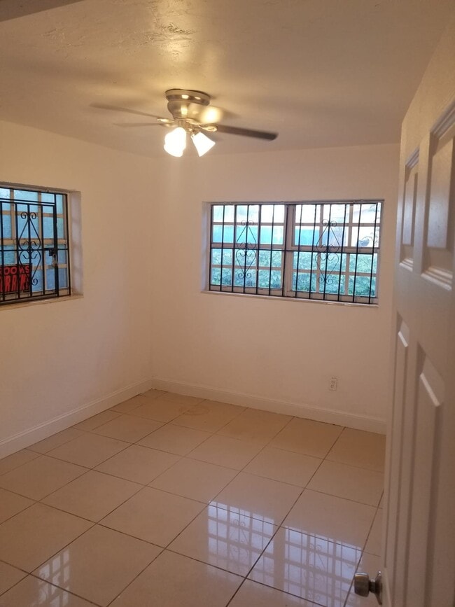 Fotografía del edificio - 7043 NW 6th Ct