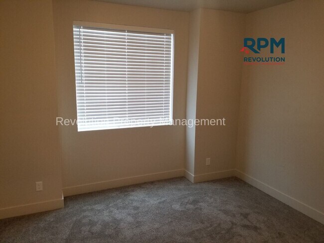 Building Photo - 2 BEDROOM IN GREAT OGDEN LOCATION