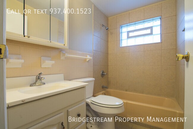 Building Photo - Ranch style 2 bedroom, 1 bath unit in Hube...
