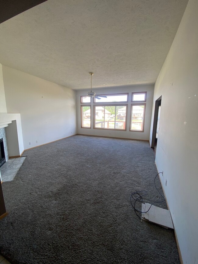 Open & bright floor plan - 1024 Shoal Pointe Dr