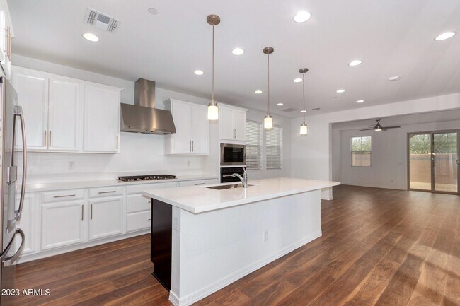 Building Photo - 1837 S Follett Way