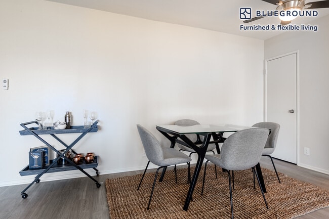 Building Photo - 11645 Gorham Ave