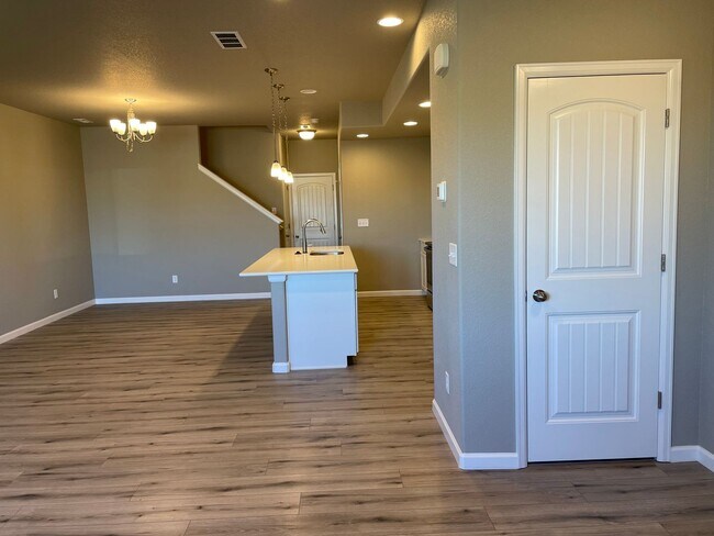 Photo - Newer townhouse in Chapel Heights!