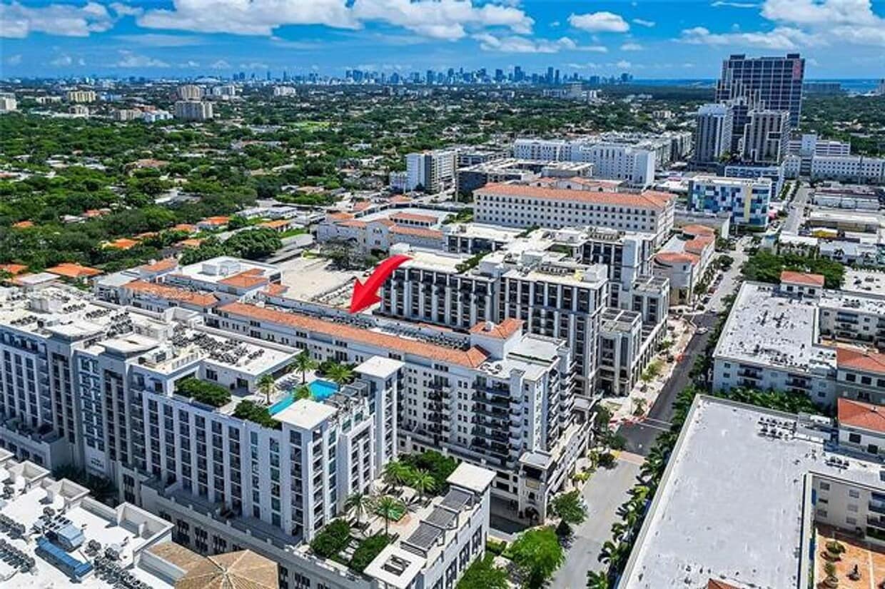 Foto principal - 4100 Salzedo St