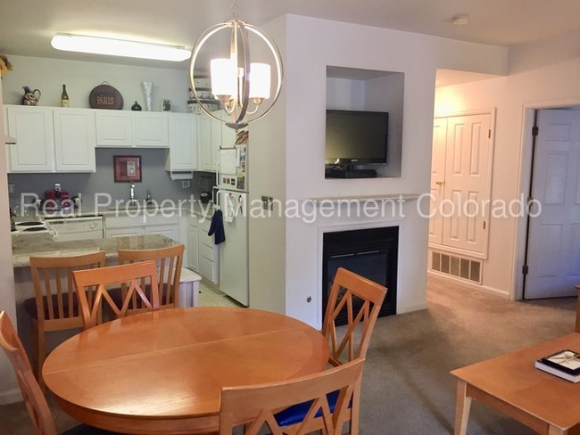 Building Photo - Gorgeous Condo in Stone Canyon