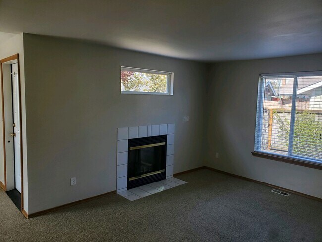 Building Photo - Beautiful 3 Bed 2.5 Bath in Lacey