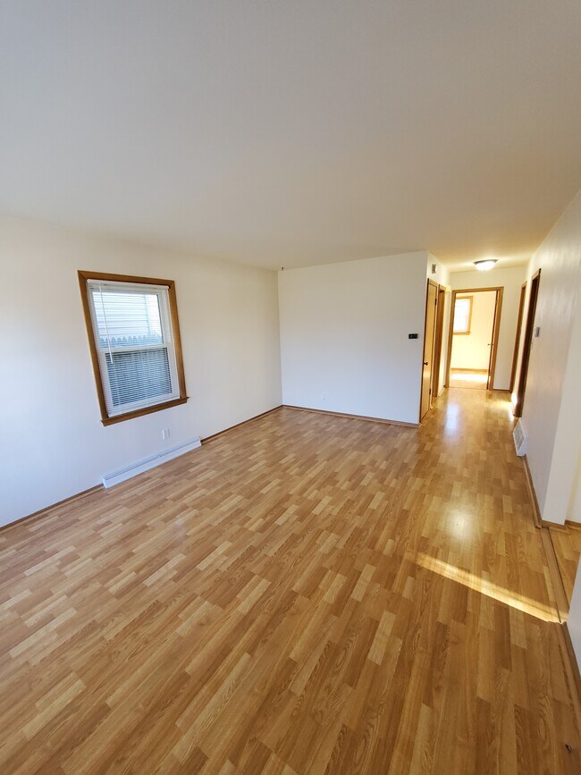 Building Photo - Gorgeous 3BR Racine Ranch Available!